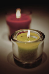 brennende Teelichter