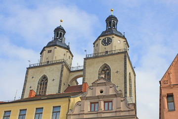 Fototapeta na wymiar Lutherstadt Wittenberg: Turmpaar der Stadtkirche (16. Jh.)
