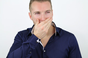 Obraz premium blond man trying not to laugh