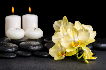 Fototapeta na wymiar beautiful spa concept of yellow orchid phalaenopsis and candles