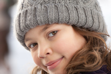 little girl  with wool hat