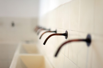 Wasserhahn in der Fabrik
