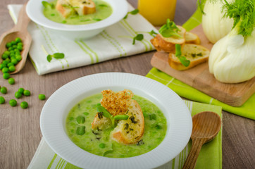 Spring peas soup