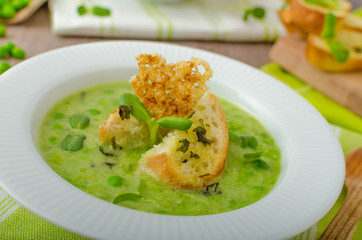 Spring peas soup