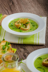 Spring peas soup