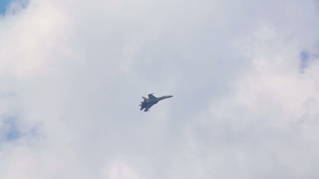 Su-35 (russian pilot) flies on air show 