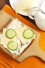 sandwich with cheese and cucumber
