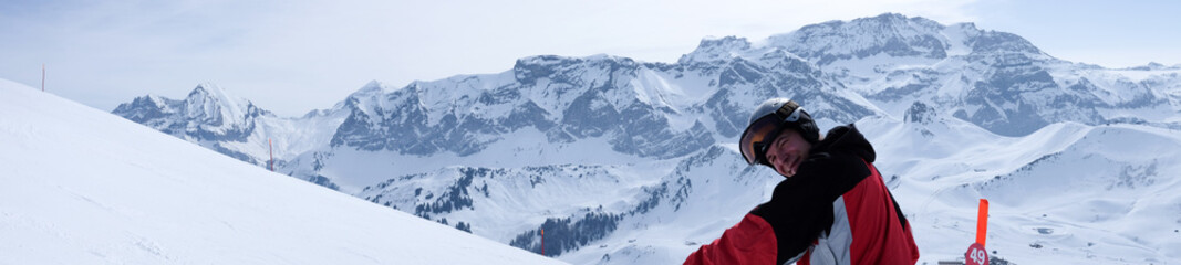 Fototapeta na wymiar Mann beim Skifahren