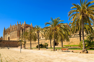 Beautiful cathedral La Seu in Palma de Mallorca town, Spain © pkazmierczak