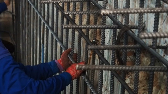 Worker connect reinforcement deform bar with binding wire.
