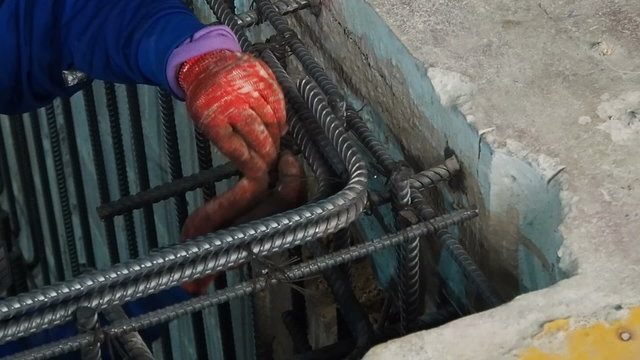 Worker connect reinforcement deform bar with binding wire.