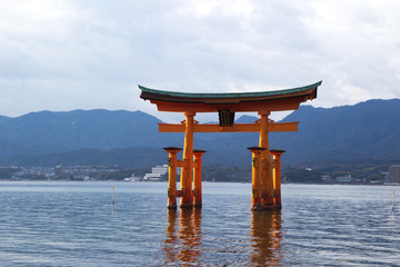 Fototapeta premium Miyajima Torii vor Itsukushima
