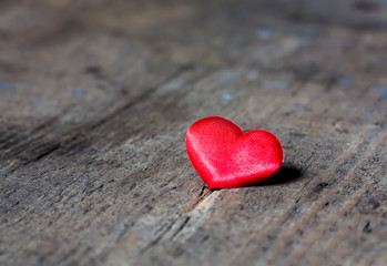 Fototapeta premium Red heart on a wooden surface
