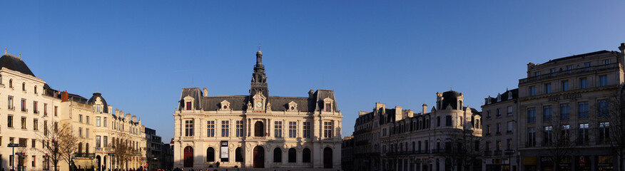 Fototapeta na wymiar Place d'Armes ou Maréchal-Leclerc de Poitiers