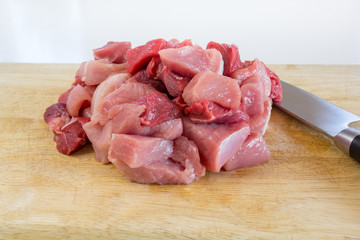 Gulasch - rohes Schweine- und Rindfleisch gemischt
