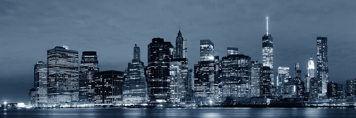 Manhattan at night - obrazy, fototapety, plakaty