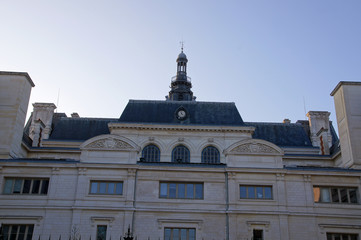 Fototapeta na wymiar Arrière de l'Hôtel de ville de Poitiers