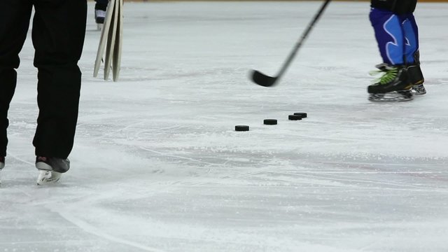 Hockey player throws few pucks to targets in gate