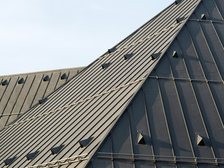 Fototapeta na wymiar Kirchendach aus Metall