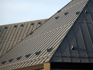 Fototapeta na wymiar Kirchendach aus Metall