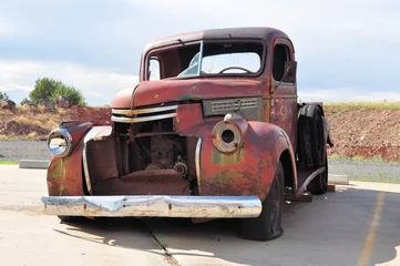 Fotobehang Rusty car wreck at Route 66, Arizona, USA © flocu
