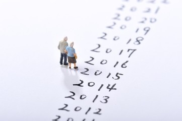 将来に向かって歩き出す人々