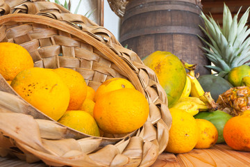 panier de fruits tropicaux exotiques