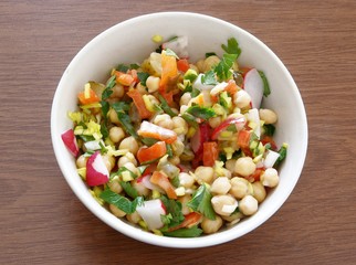 vegetable salad with chick peas
