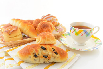 おいしそうなパンと紅茶