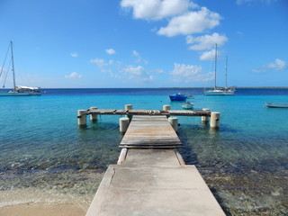 Obraz premium Boote vor Bonaire in der Karibik