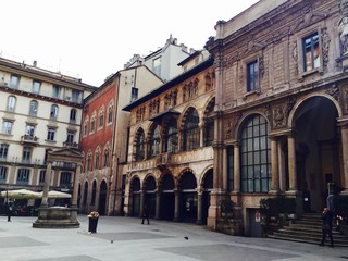 Fototapeta na wymiar Milano, Piazza dei Mercanti