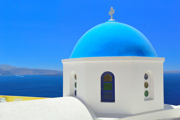 Fototapeta na wymiar Beautiful blue dome church in Oia, Santorini, Cyclades, Greece