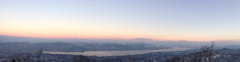 Abenddämmerung über Zürichsee