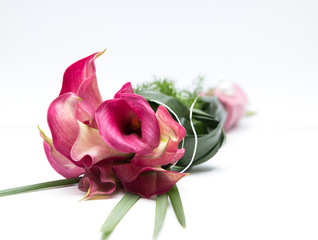 Blumenbouquet mit Calla liegend