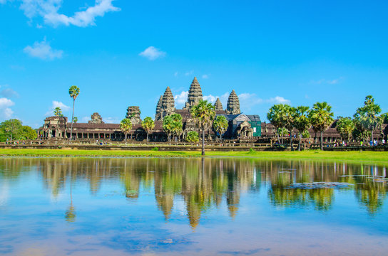 Angkor Wat temple seen across the lake, Siem Reap, Cambodia