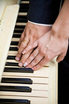 wedding rings on the hands of the bride and groom