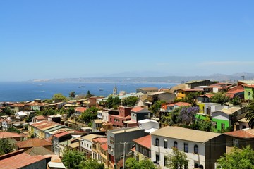 Fototapeta na wymiar Colorful buildings on the hills of Valparaiso, Chile