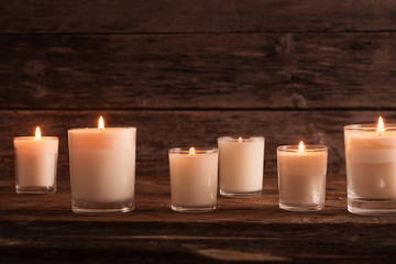 Obraz na płótnie Canvas scented candles on old wooden background