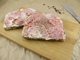 Roggenbrot mit Mett