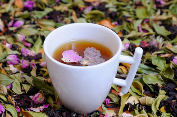 Aromatic infusion of flower petals