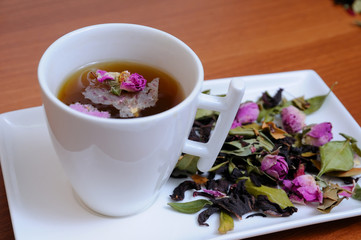 Aromatic infusion of flower petals