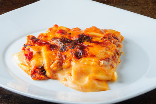 Lasagna Al forno, lasagna bolognese, nel piatto