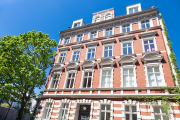 Altbau in Berlin, Haus und Bäume - Deutschland