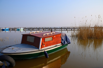 Fototapeta na wymiar Fischerboot am Neusiedlersee