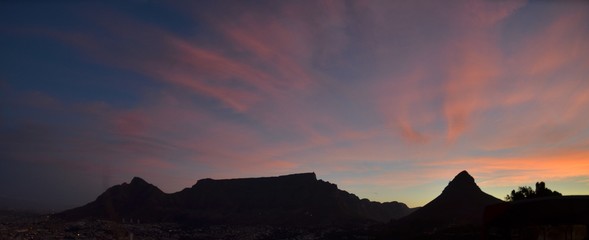 Fototapeta na wymiar Sonnenuntergang am Tafelberg