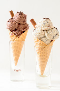 Stracciatella and chocolate ice cream