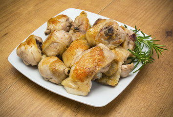 Plato de pollo al ajillo