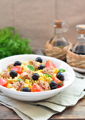 Pasta salad with tuna, cherry tomatoes and olivs