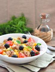 Pasta salad with tuna, cherry tomatoes and olivs