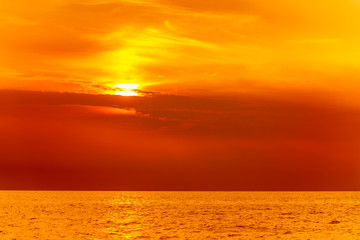 Panele Szklane Podświetlane  Piękny seascape wieczorem morze horyzont i niebo.